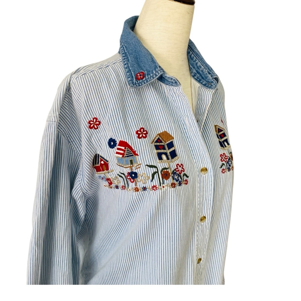 VINTAGE 90s Embroidered Birdhouse Top